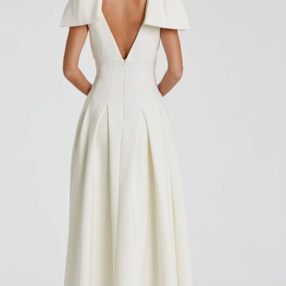 Mac Duggal Bow-Strap V-Neck Crepe Fit & Flare Midi Dress - Picture 4 of 6